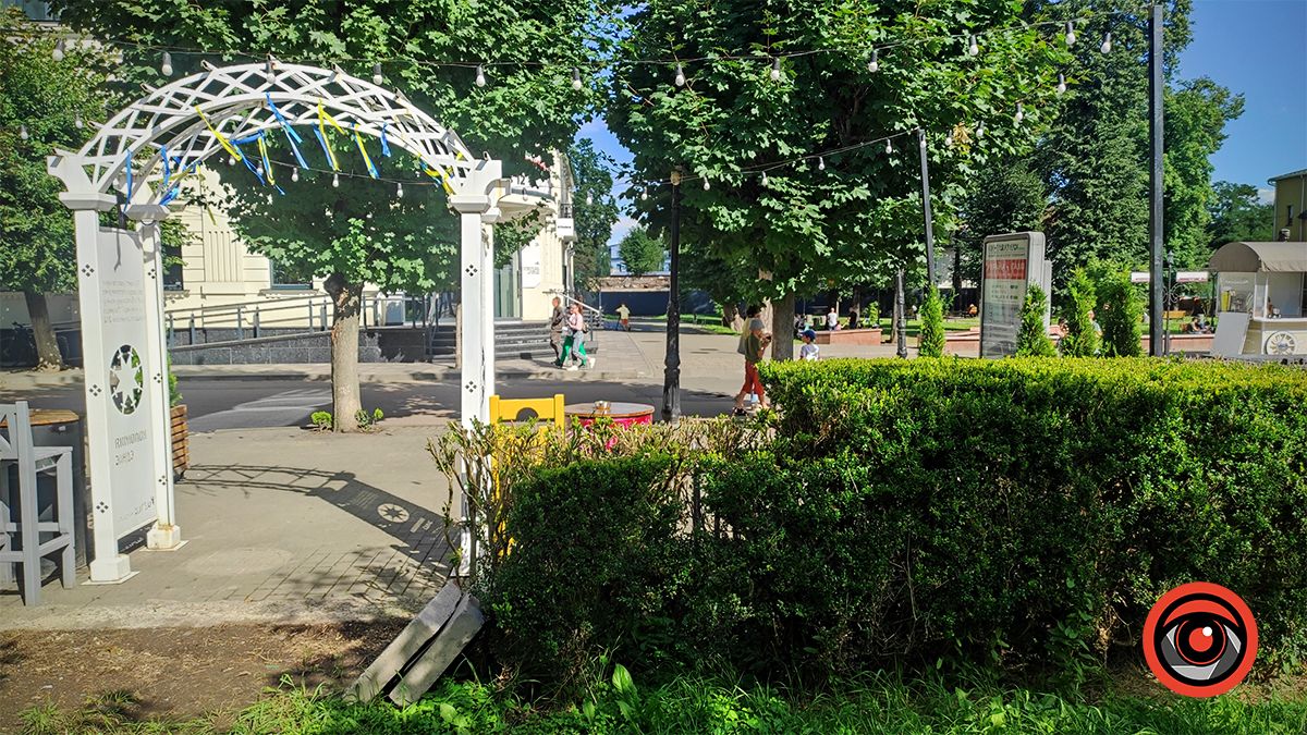 Місце під сакурами в Коломиї відкрили для відпочинку 3