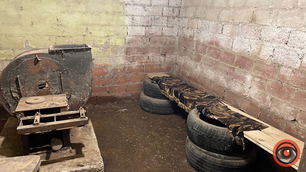 Під час нічної тривоги у Коломиї в укритті обвалилась стіна 4