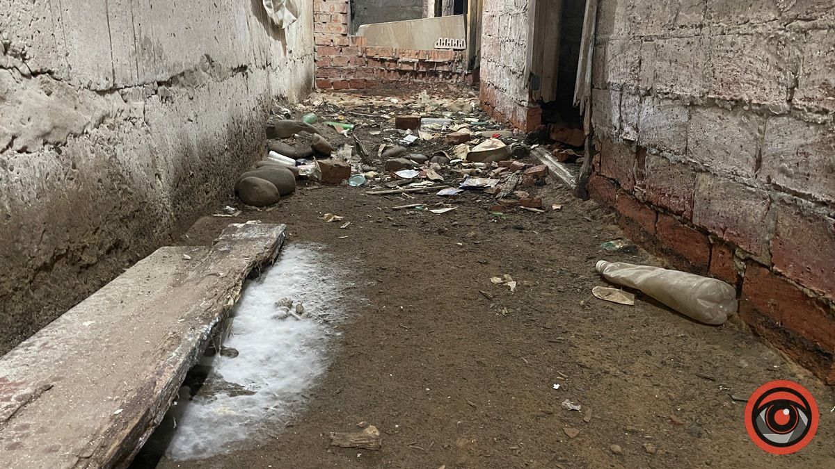 Під час нічної тривоги у Коломиї в укритті обвалилась стіна 5
