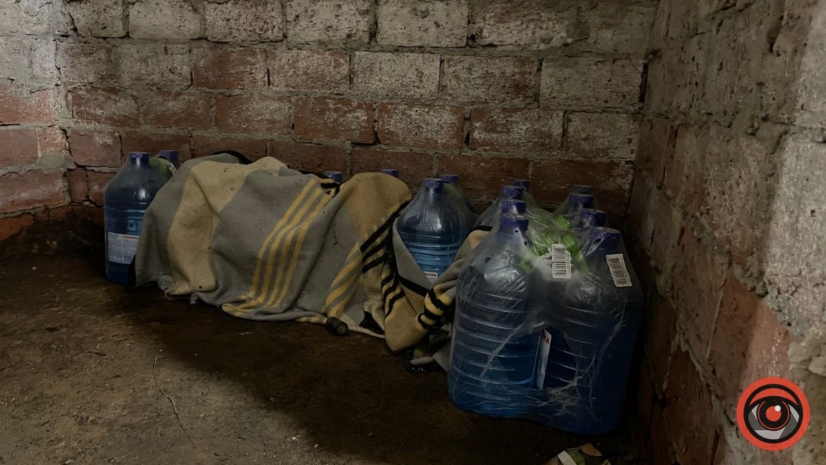 Під час нічної тривоги у Коломиї в укритті обвалилась стіна 7