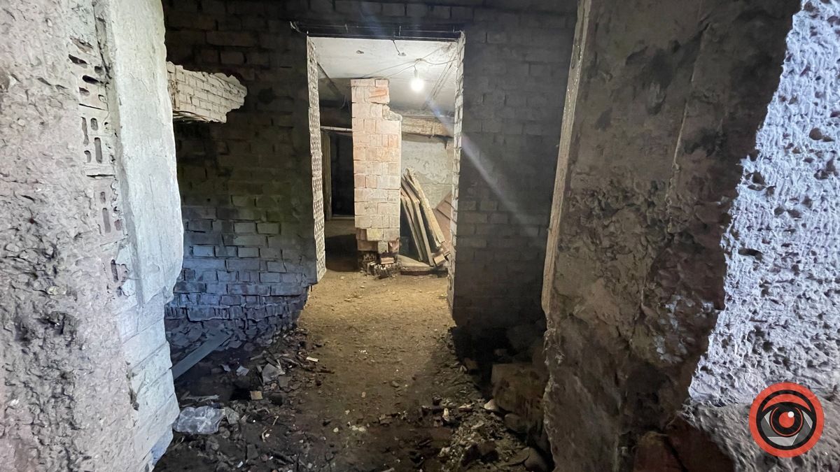 Під час нічної тривоги у Коломиї в укритті обвалилась стіна 8