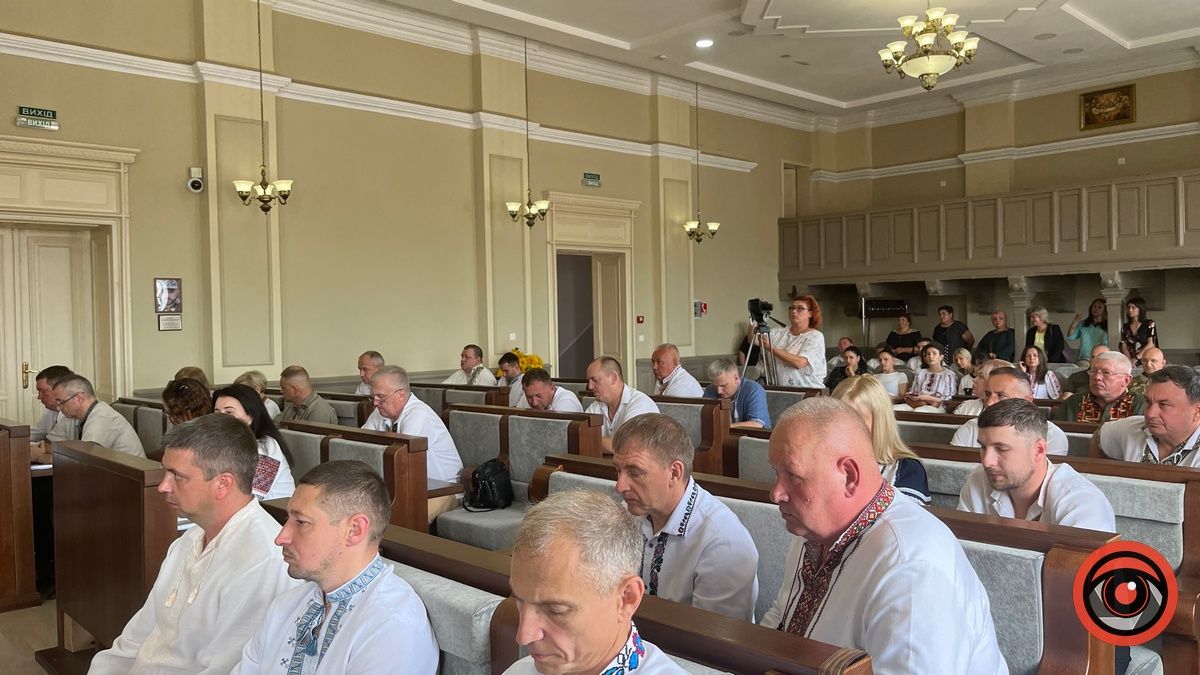 "Ви нас сьогодні принизили!" Рідні загиблих взяли слово на сесії міської ради 1