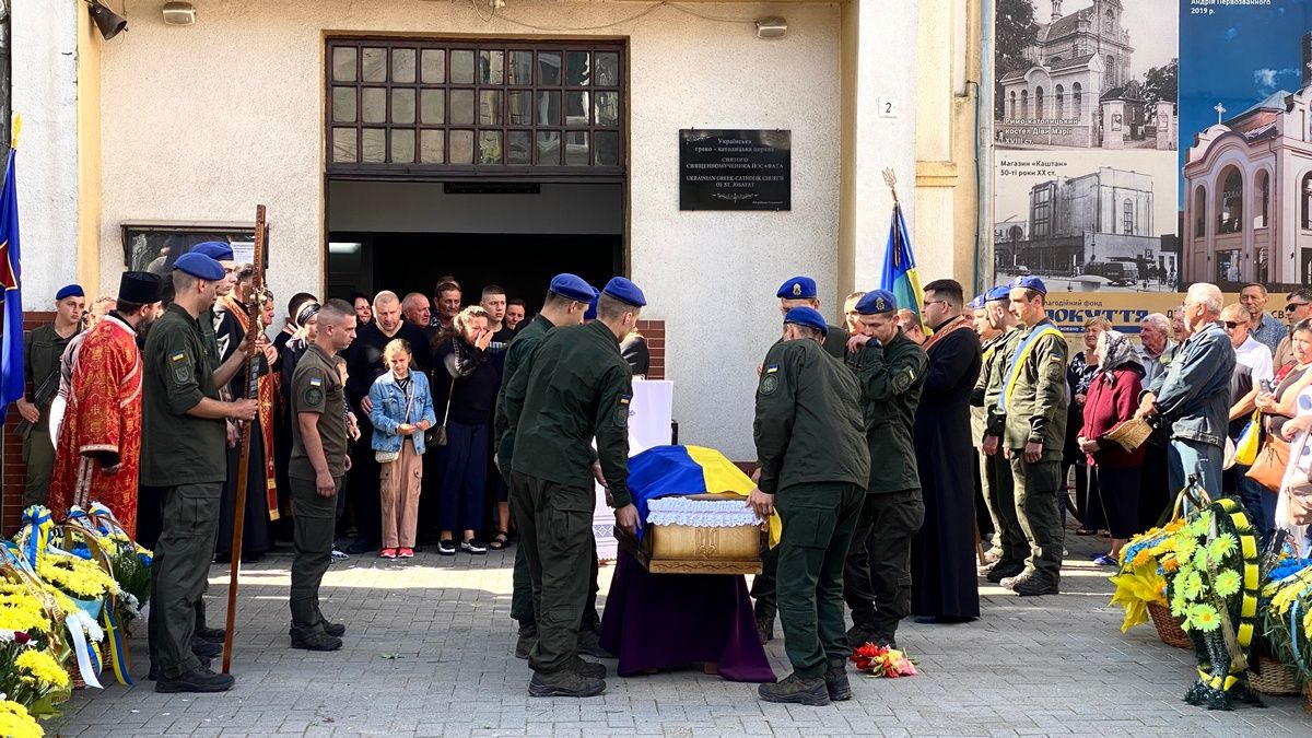 Коломийська громада прощалася із загиблим воїном Андрієм Чернецьким 1