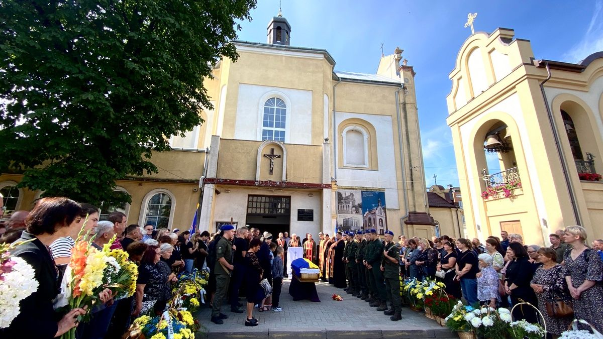 Коломийська громада прощалася із загиблим воїном Андрієм Чернецьким 5