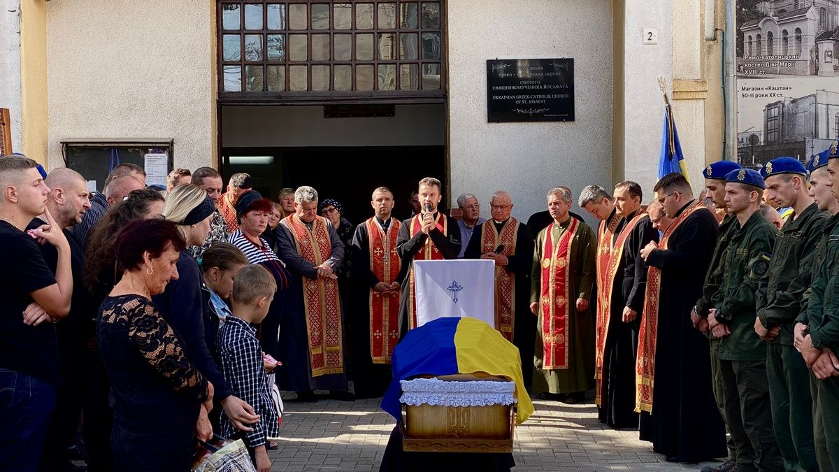 Коломийська громада прощалася із загиблим воїном Андрієм Чернецьким 7