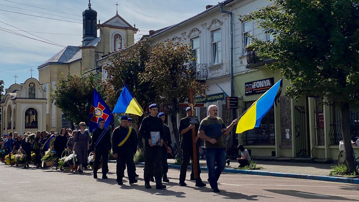 Коломийська громада прощалася із загиблим воїном Андрієм Чернецьким 10