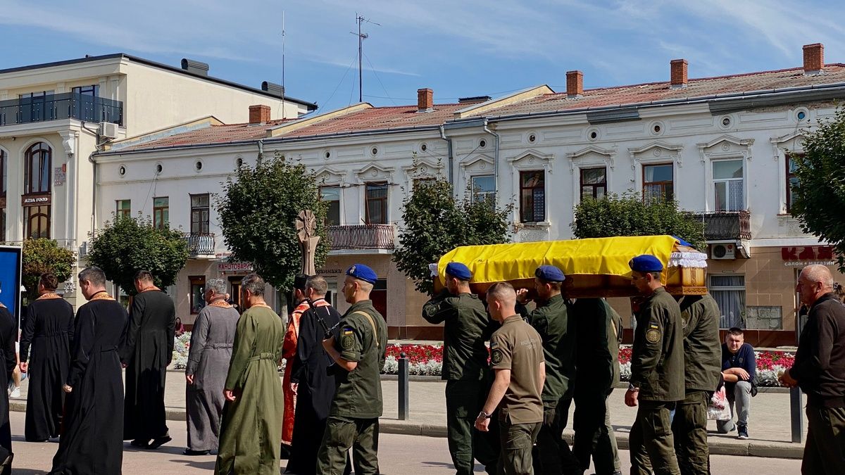 Коломийська громада прощалася із загиблим воїном Андрієм Чернецьким 11
