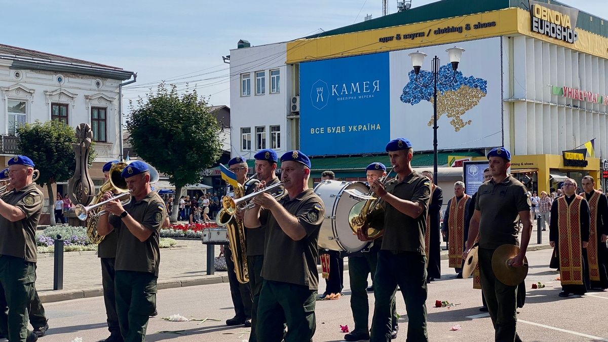 Коломийська громада прощалася із загиблим воїном Андрієм Чернецьким 12