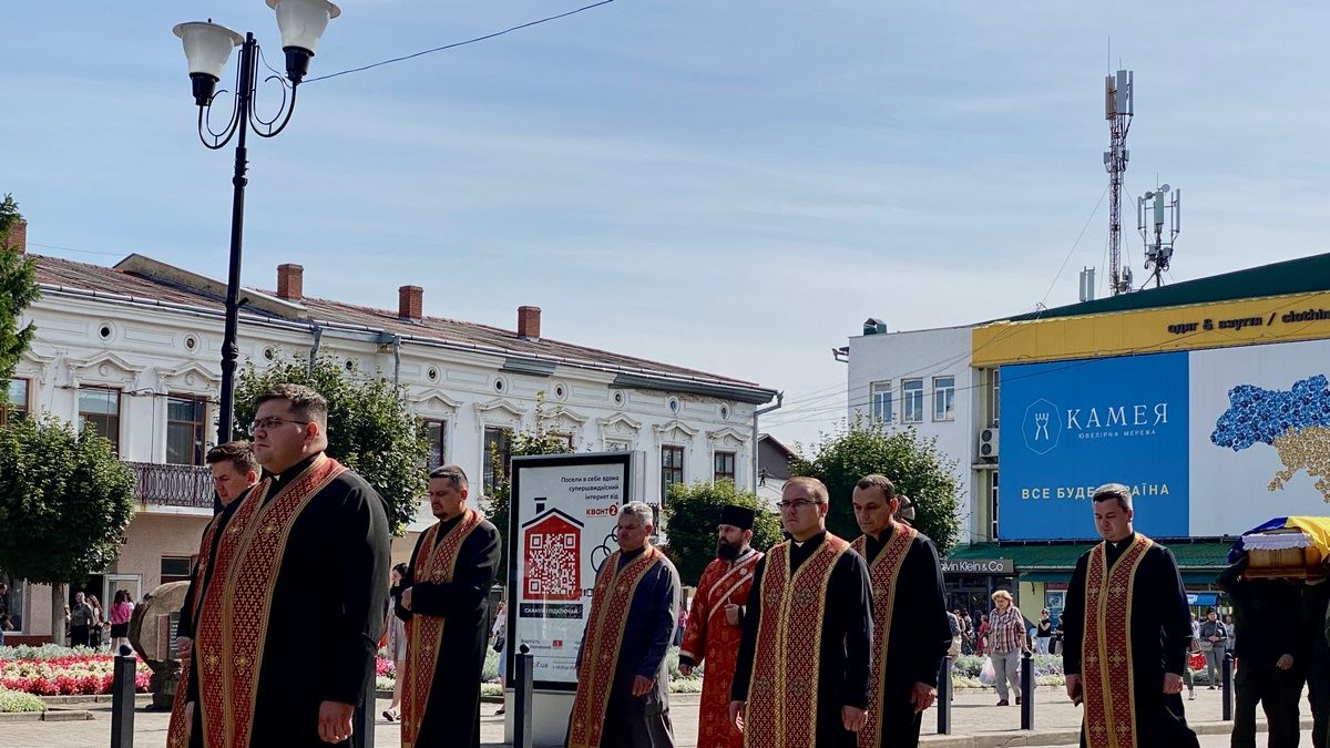 Коломийська громада прощалася із загиблим воїном Андрієм Чернецьким 14