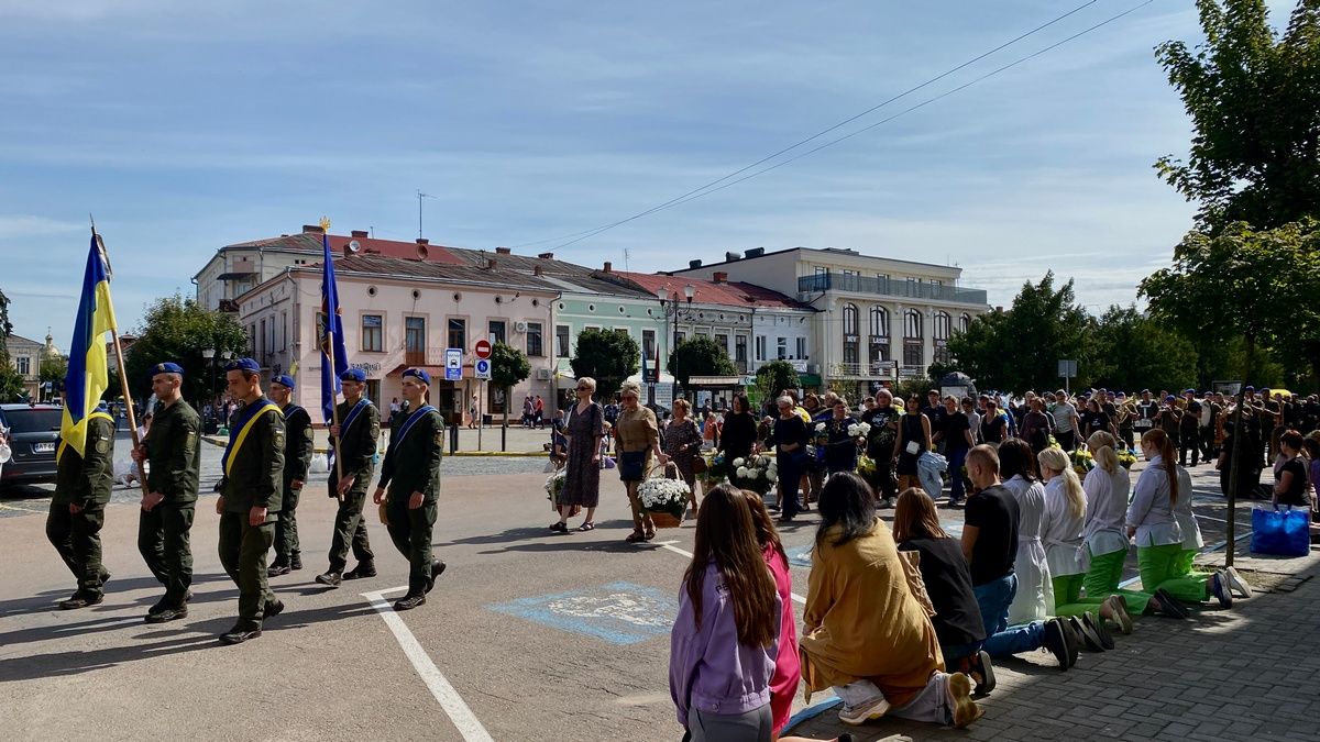 Коломийська громада прощалася із загиблим воїном Андрієм Чернецьким 16