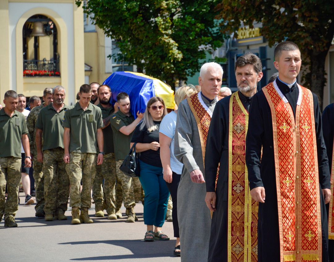 1 серпня Коломия зустрічала загиблого воїна Назарія Христана 12