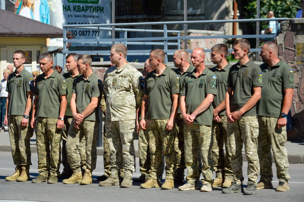 В Коломиї прощалася із загиблим захисником Іваном Мосійчуком 15