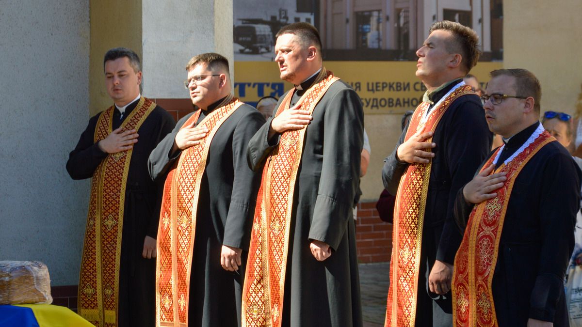 В Коломиї прощалася із загиблим захисником Іваном Мосійчуком 13