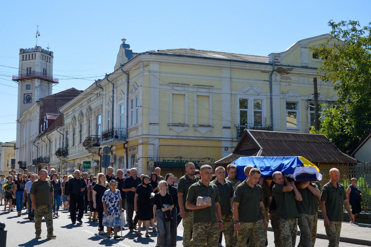 В Коломиї прощалася із загиблим захисником Іваном Мосійчуком 9