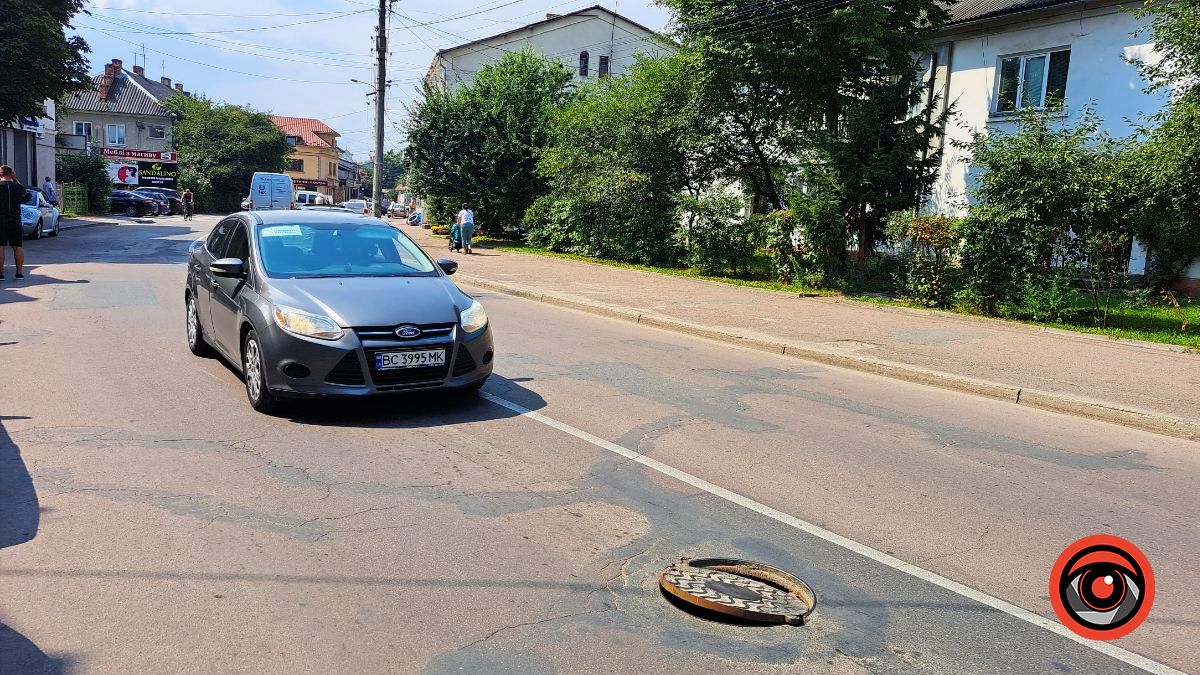 На вулиці Мазепи вчерговий раз відкрився люк