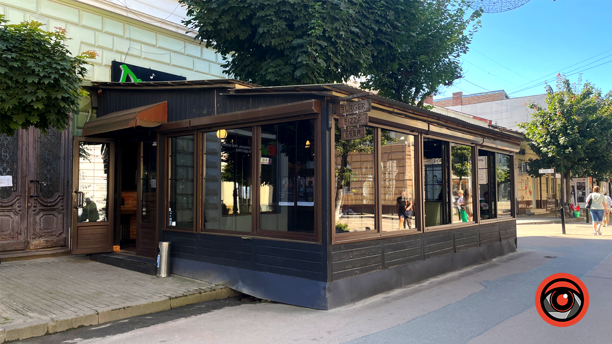 Бізнес просто неба ціною пішохідного простору: скільки в Коломиї зареєстровано літніх майданчиків 4