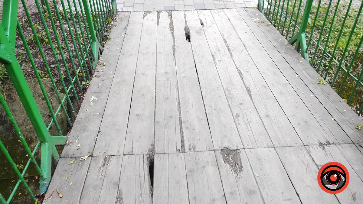 У міському парку Коломиї небезпечний пішохідний міст 2