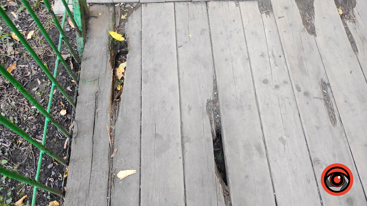 У міському парку Коломиї небезпечний пішохідний міст 5