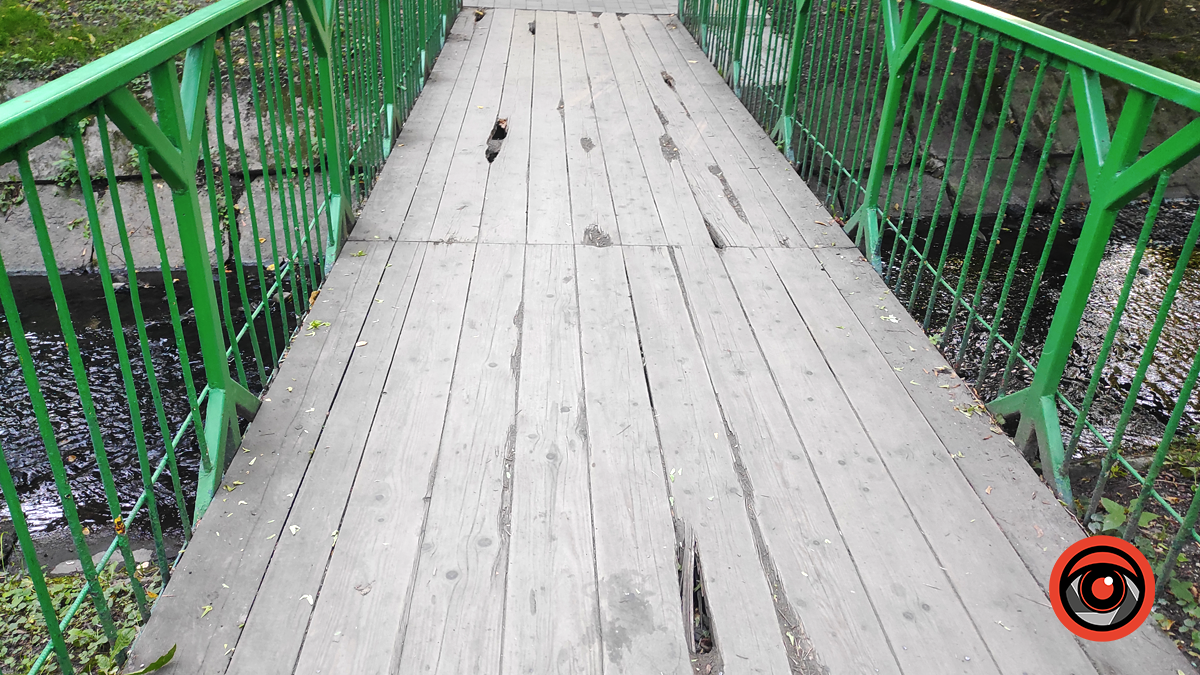 У міському парку Коломиї небезпечний пішохідний міст 4