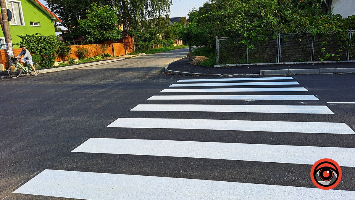 На оновленій вул. Старицького намалювали розмітку і пішохідні переходи 5