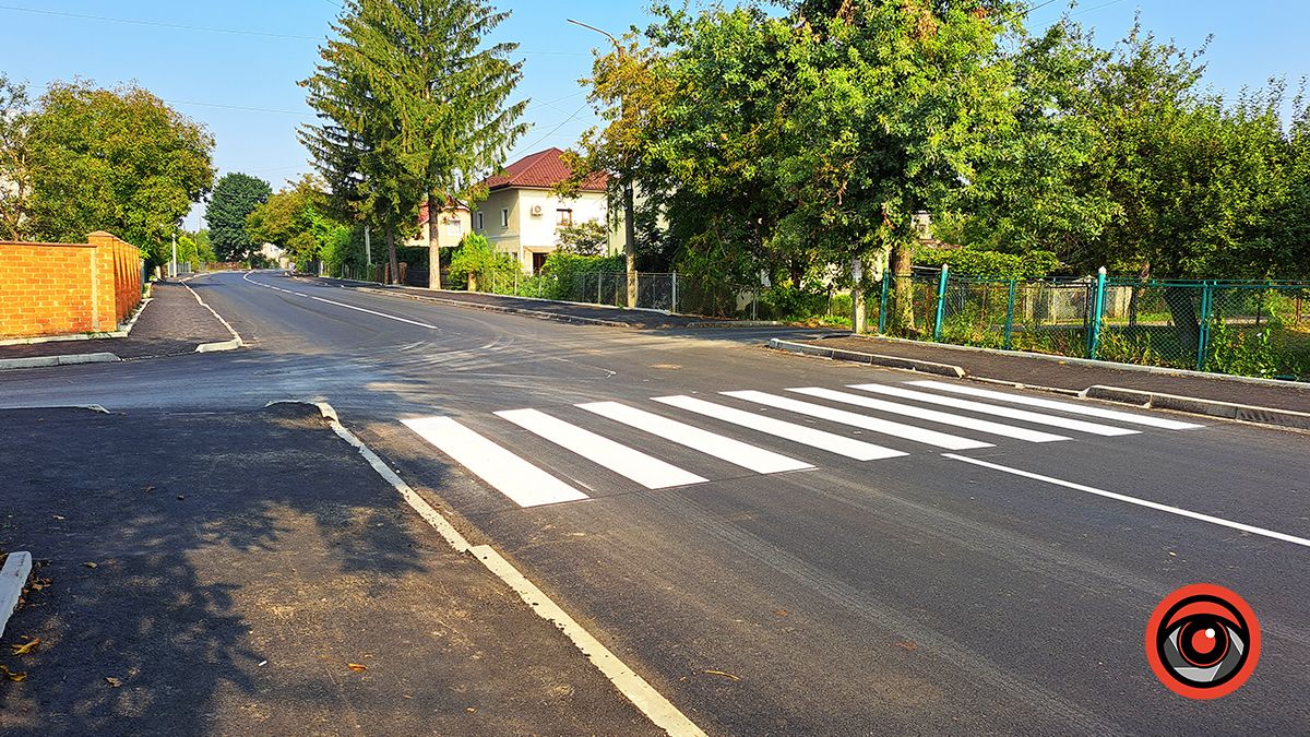 На оновленій вул. Старицького намалювали розмітку і пішохідні переходи 1