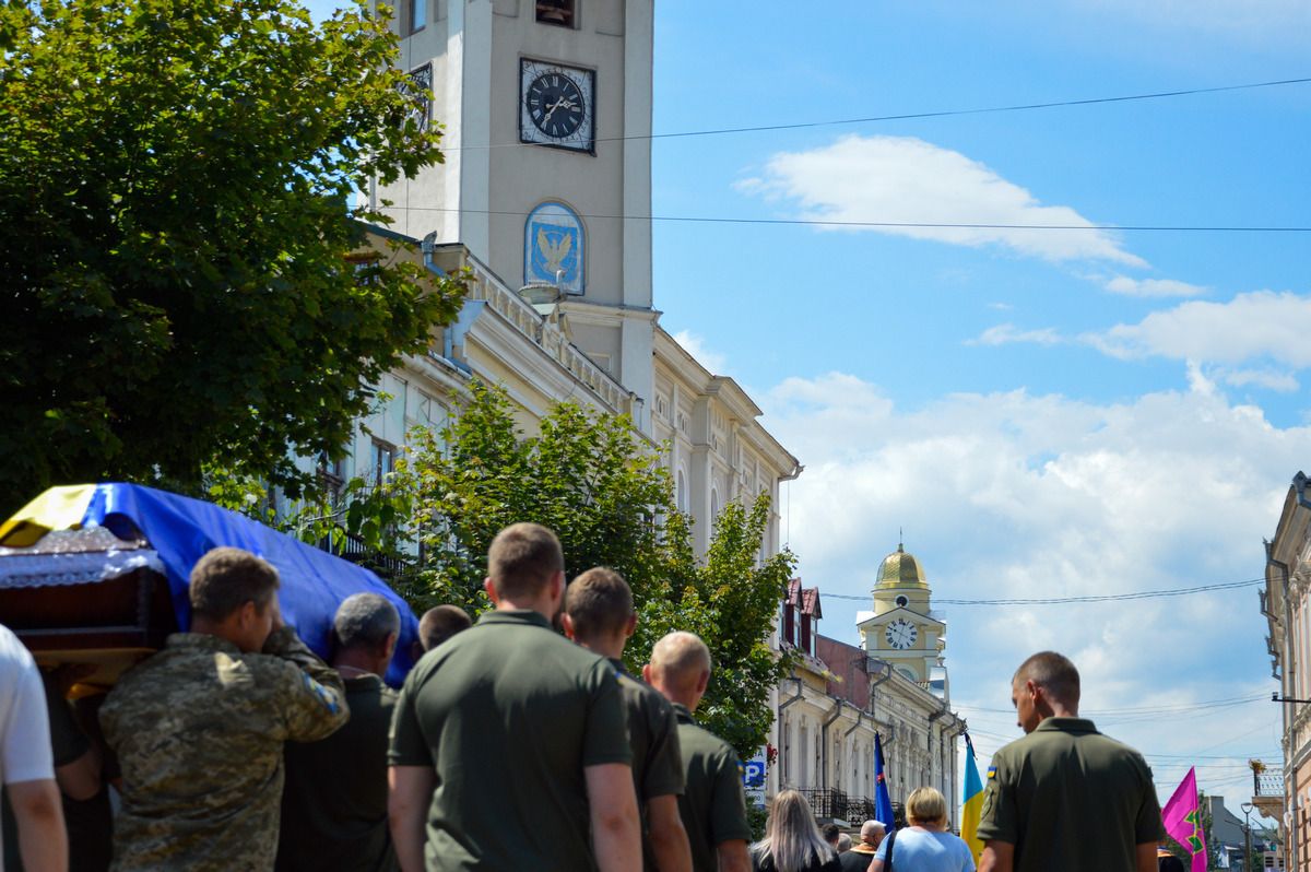 1 серпня Коломия зустрічала загиблого воїна Назарія Христана 19