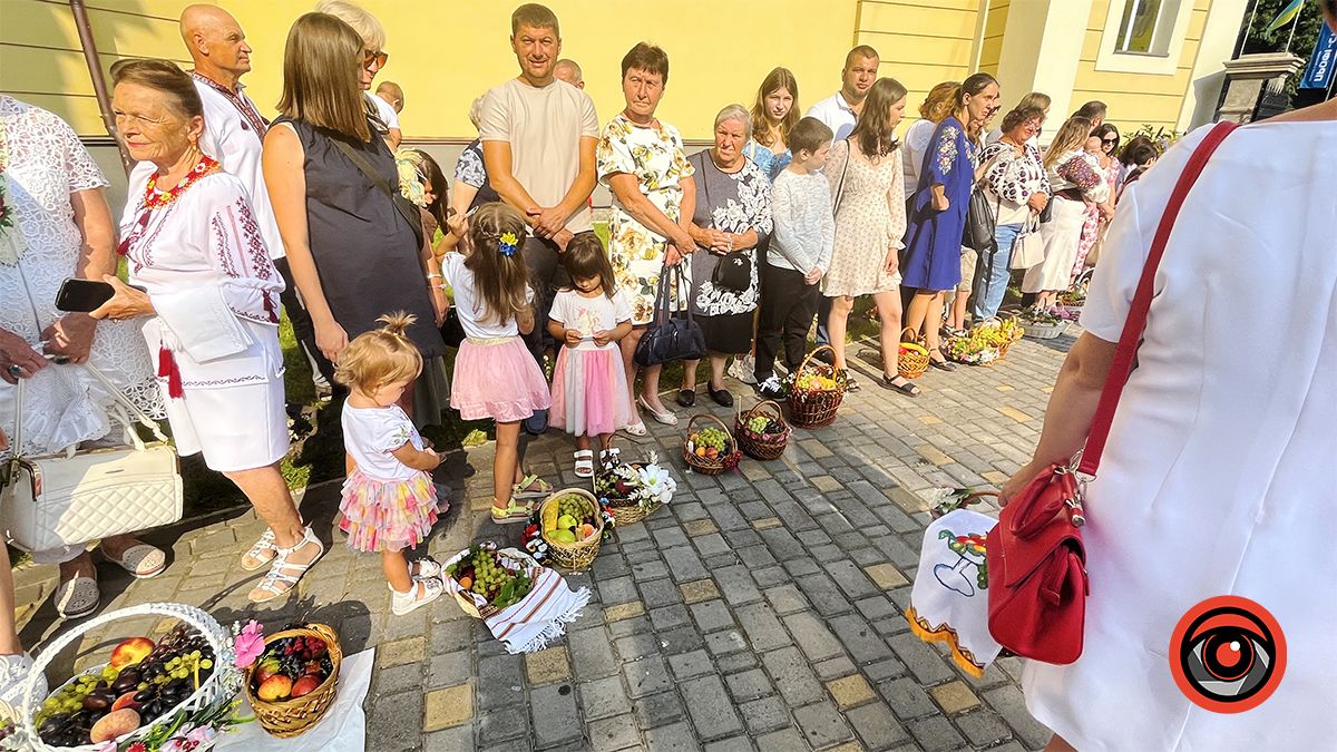 Освячення кошиків на подвір’ї Собору Святого Архистратига Михаїла | Фоторепортаж 7