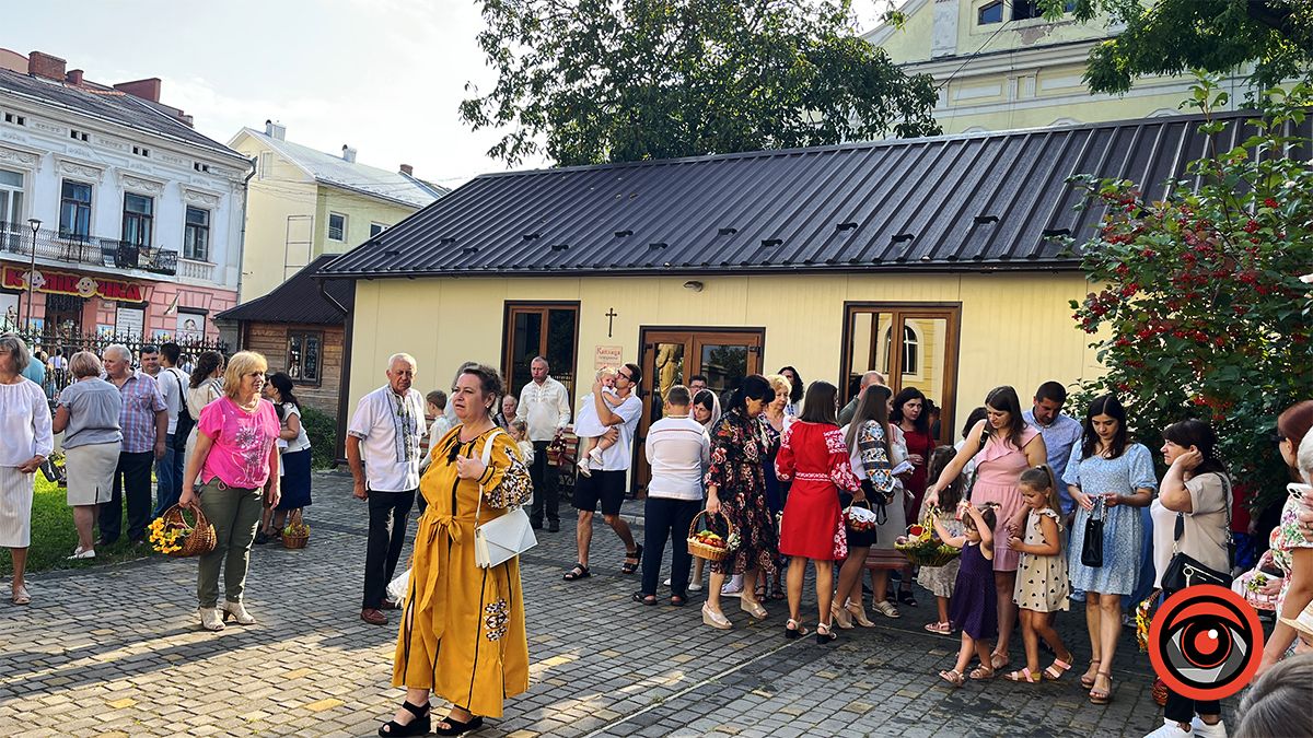 Освячення кошиків на подвір’ї Собору Святого Архистратига Михаїла | Фоторепортаж 8