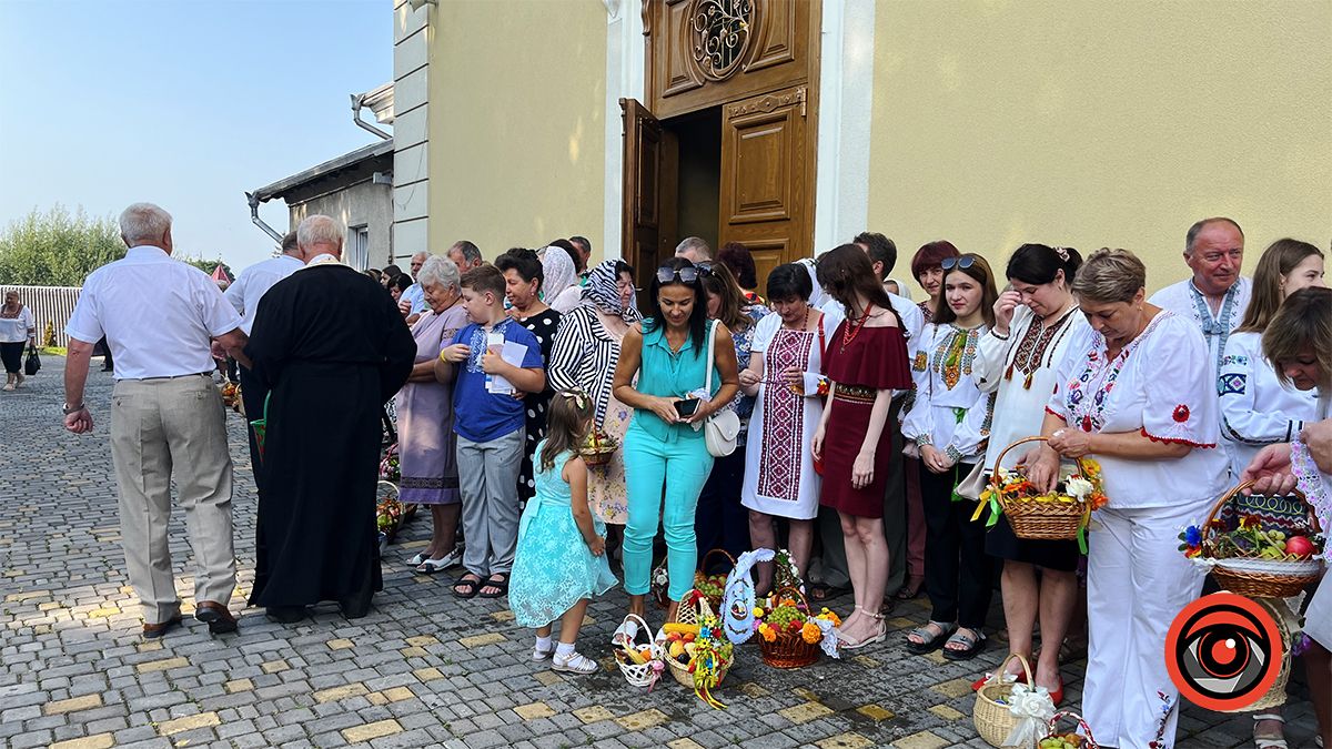 Освячення кошиків на подвір’ї Собору Святого Архистратига Михаїла | Фоторепортаж 3