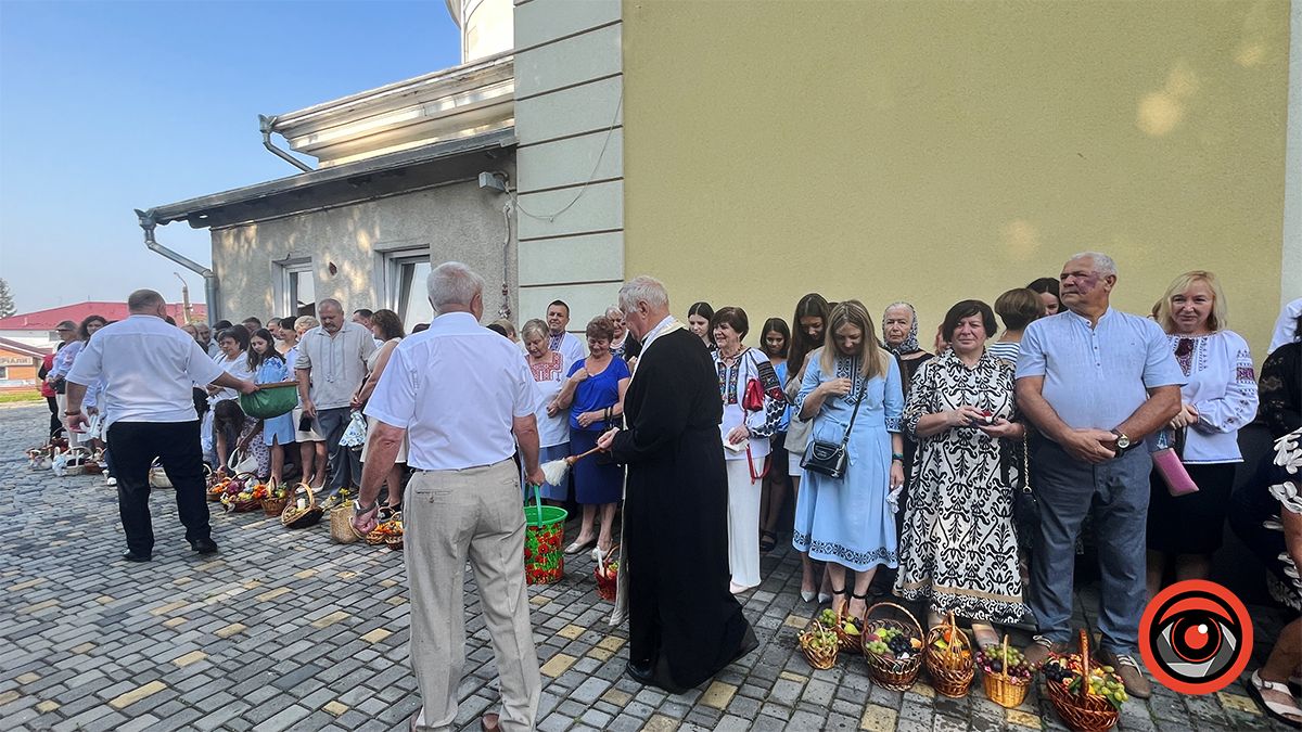 Освячення кошиків на подвір’ї Собору Святого Архистратига Михаїла | Фоторепортаж 4