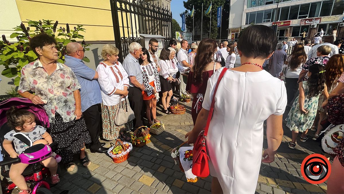 Освячення кошиків на подвір’ї Собору Святого Архистратига Михаїла | Фоторепортаж 6