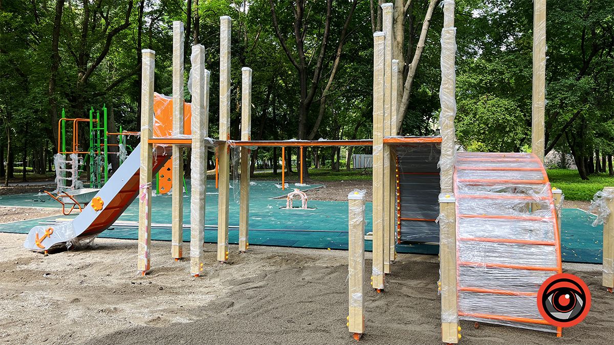 Капремонт дитячого майданчика за 1,5 млн грн в парку Коломиї виявилась будівництвом нового 6