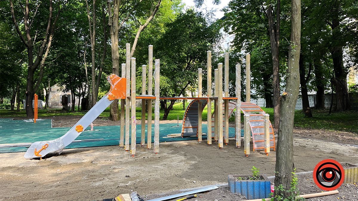 Капремонт дитячого майданчика за 1,5 млн грн в парку Коломиї виявилась будівництвом нового 5