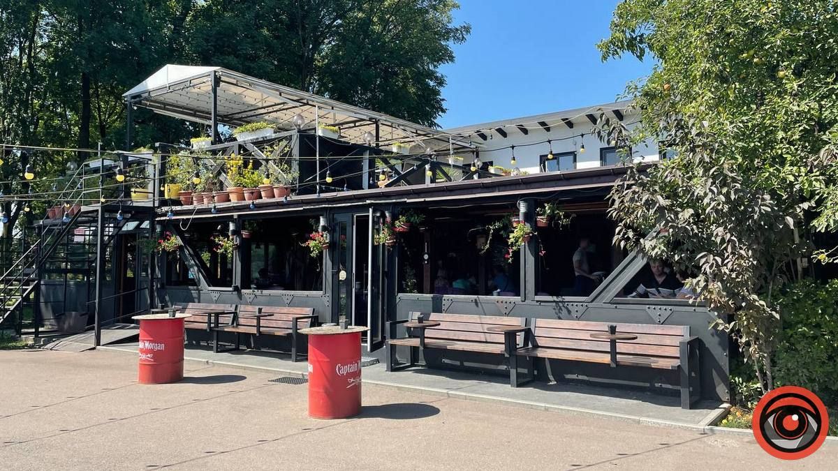 Бізнес просто неба ціною пішохідного простору: скільки в Коломиї зареєстровано літніх майданчиків 2