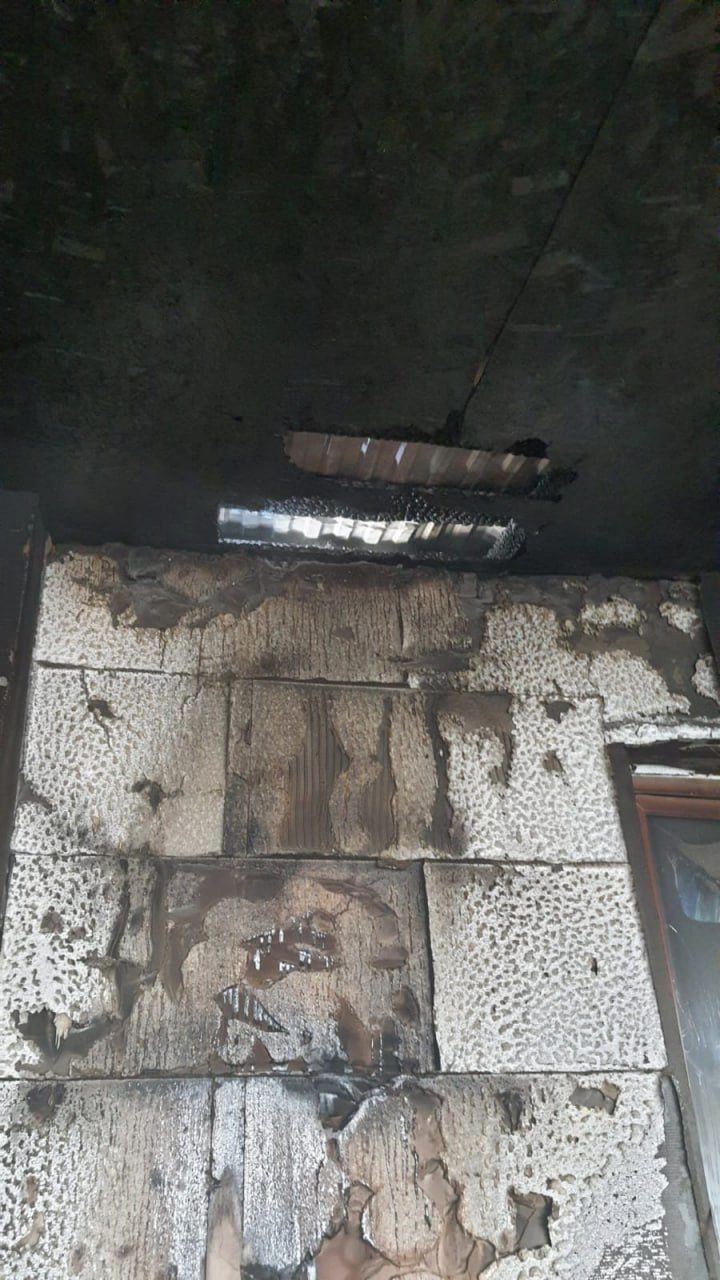 На Коломийщині горить житловий будинок 4