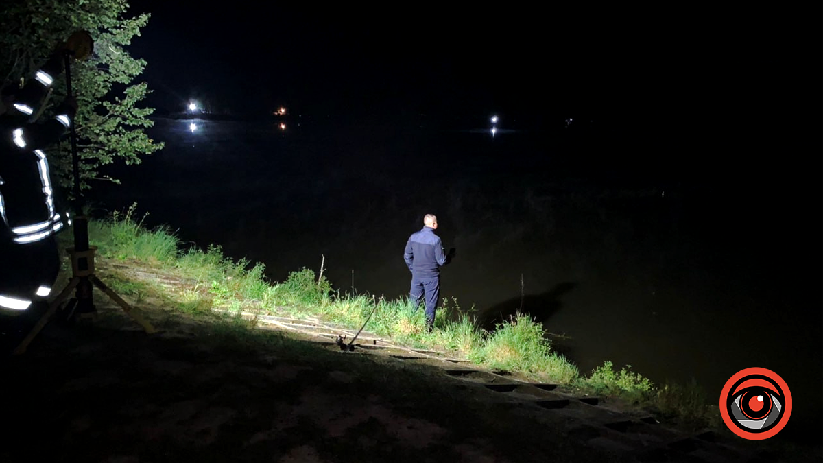 На Коломийщині авто потонуло у воді