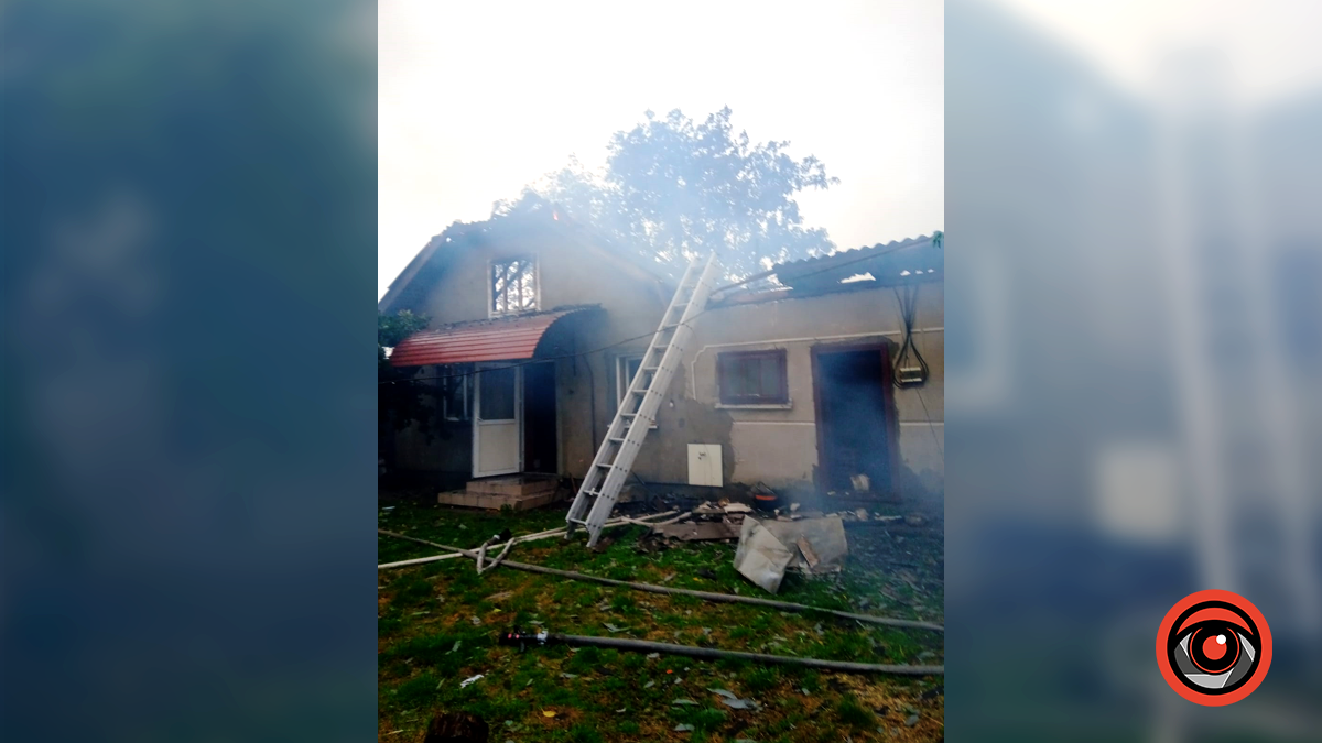 На Коломийщині трапилась пожежа: горів господарський комплекс 2