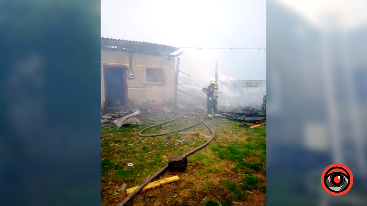 На Коломийщині трапилась пожежа: горів господарський комплекс 4