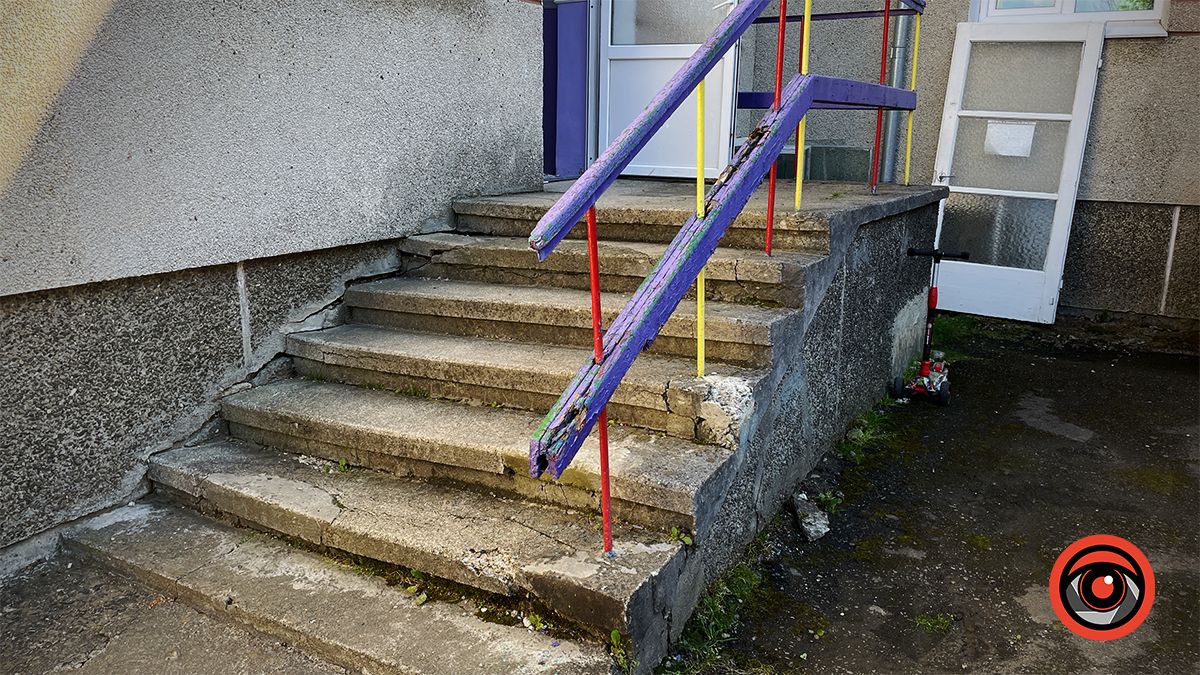 Ями, пияки і бродячі тварини: як виглядає подвір'я садка №3 в Коломиї 20