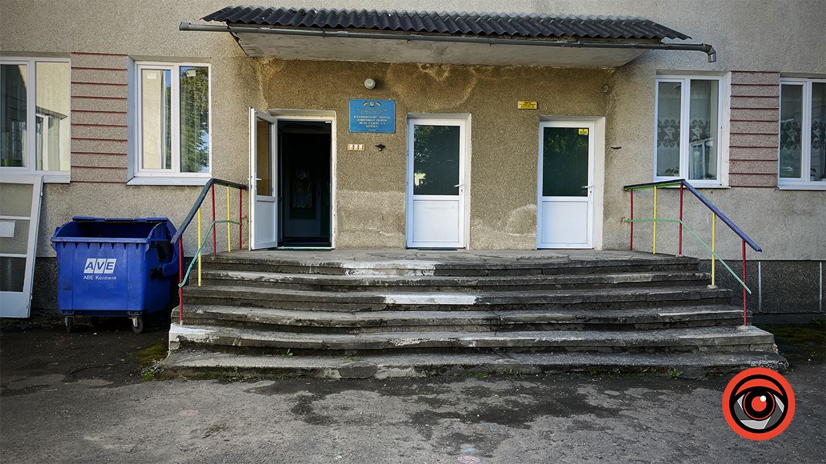 Ями, пияки і бродячі тварини: як виглядає подвір'я садка №3 в Коломиї 22