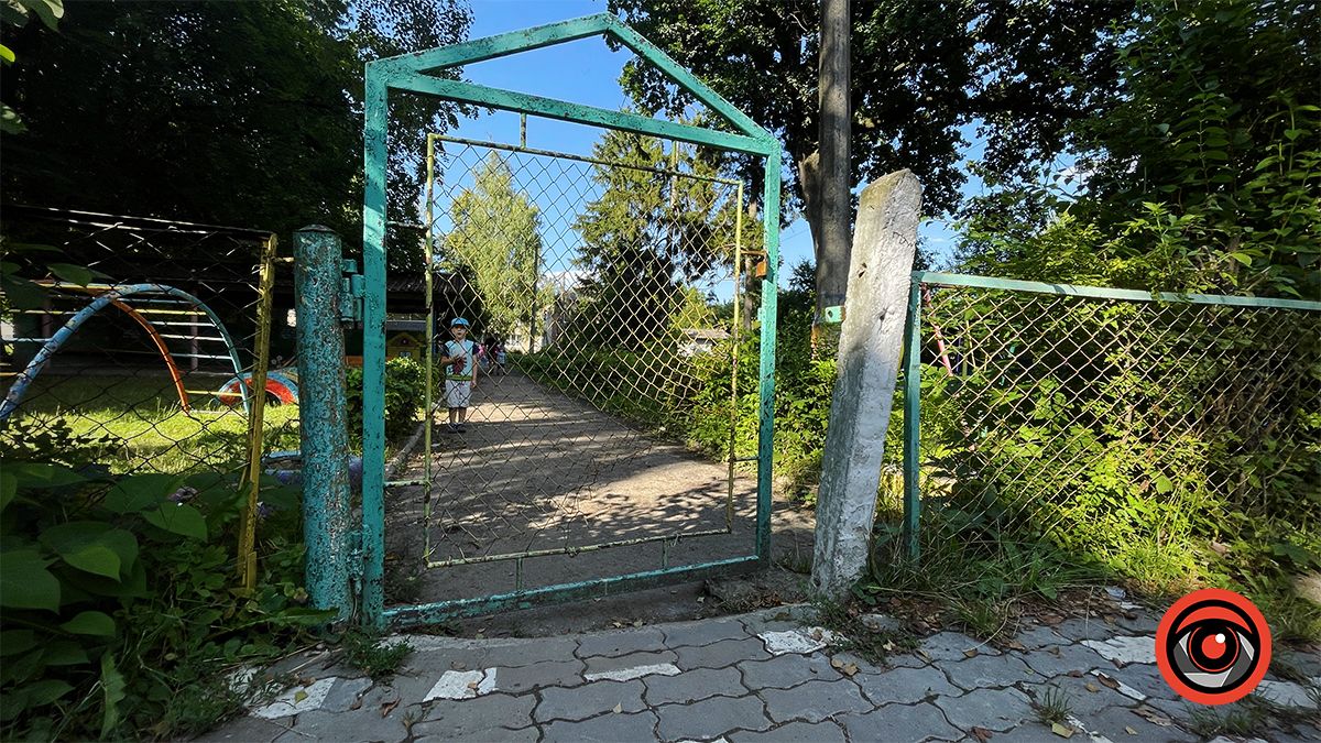 вхід з вул. Франка до ЗДО №3, літо 2023