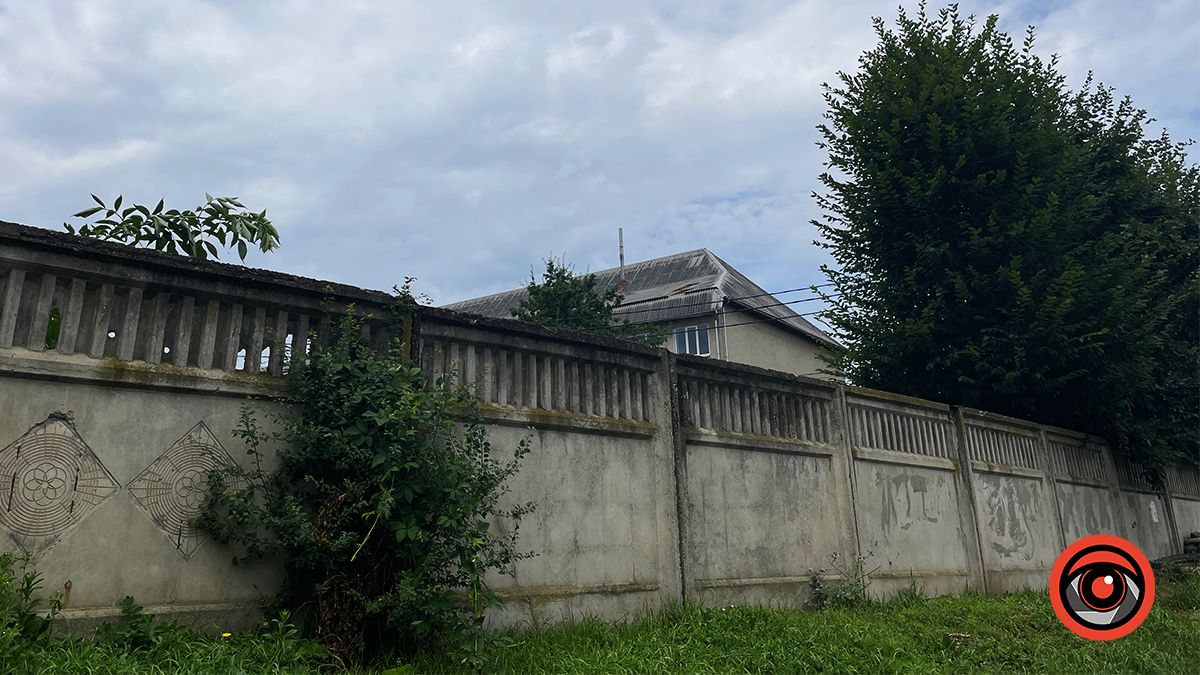 Внаслідок негоди в одному з ліцеїв Коломиї витиснуло вікна 3