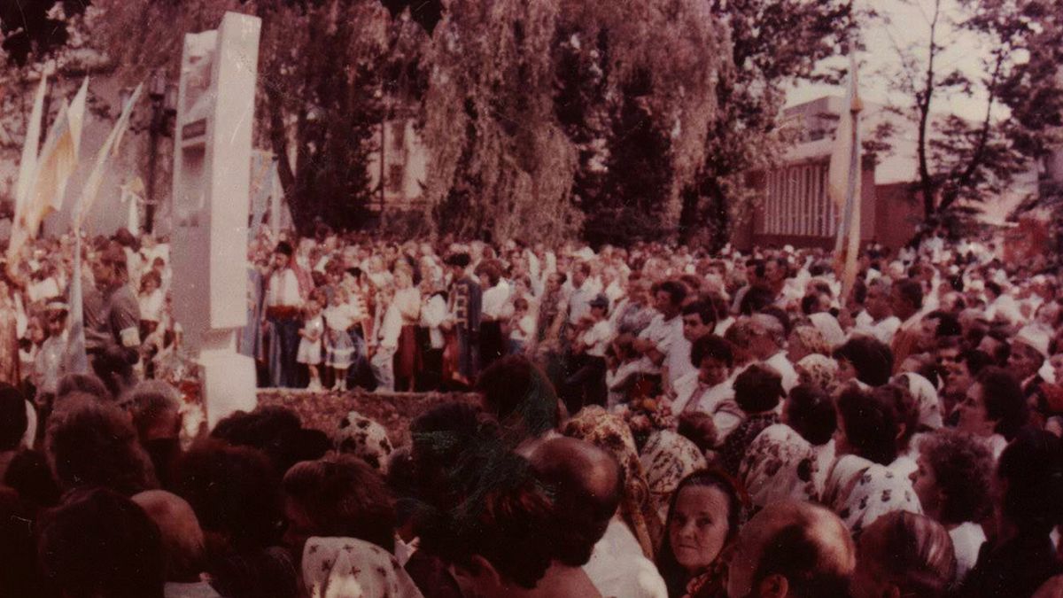 Історичні фото: як у 1991 році в Коломиї відкрили пам'ятник Бандері 3