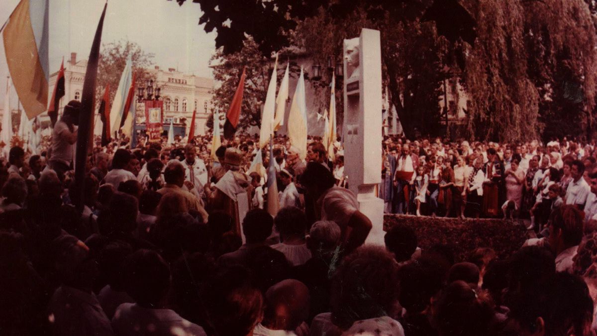 Історичні фото: як у 1991 році в Коломиї відкрили пам'ятник Бандері 7