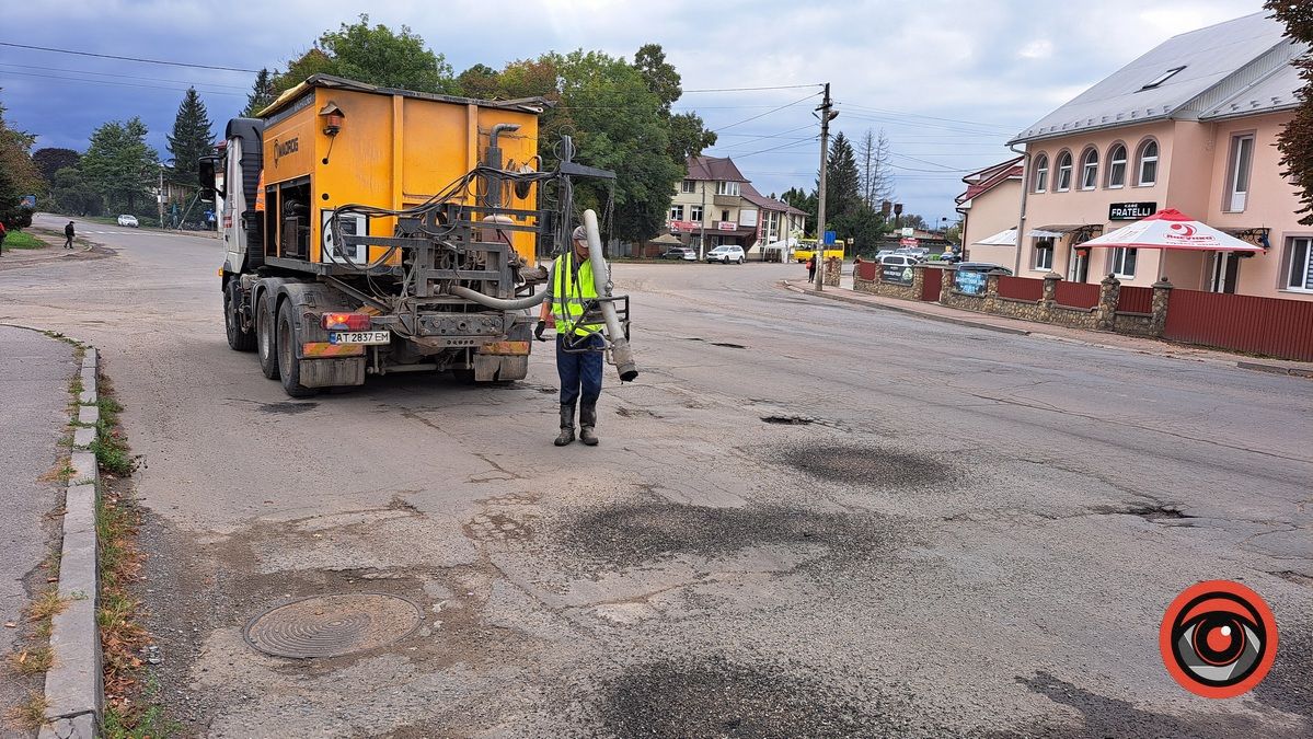 Біля Вербізького моста латали ями 1