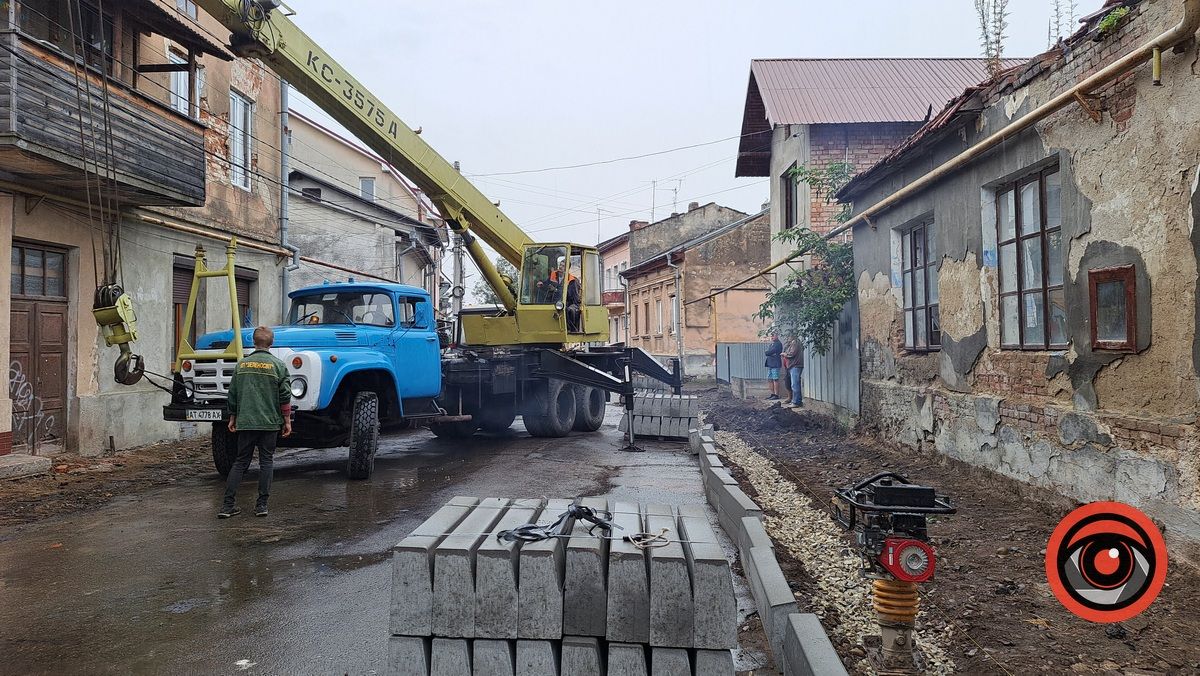 Розпочався ремонт пішохідних доріжок по вул. Оренштайна 1