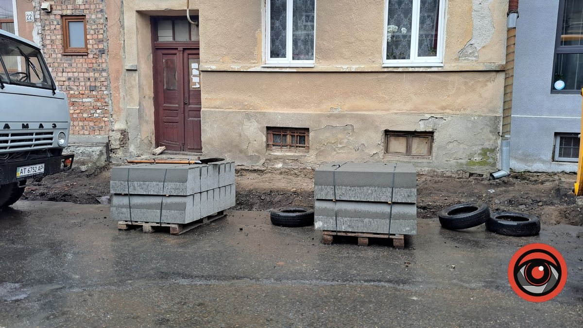 Розпочався ремонт пішохідних доріжок по вул. Оренштайна 3