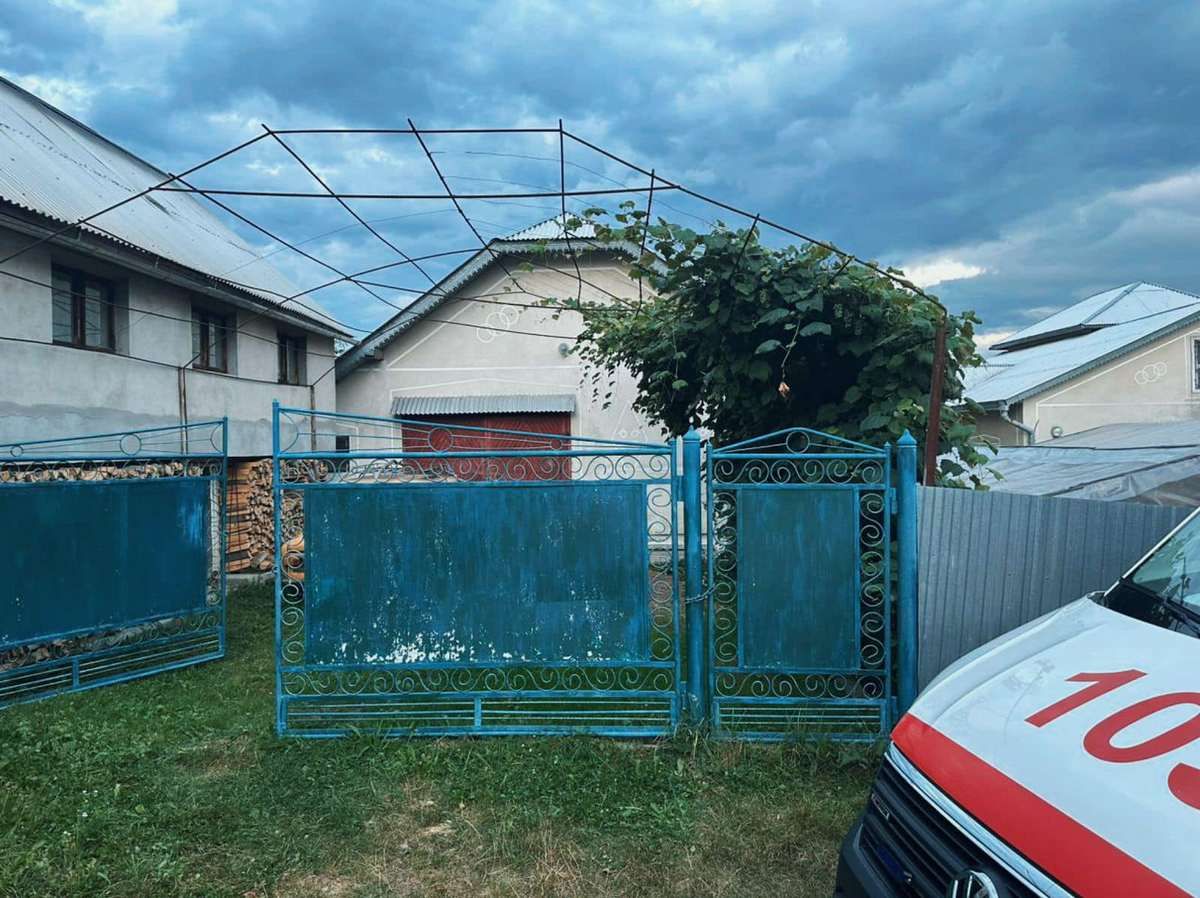 На Коломийщині п'яний син із ножем напав на батька. Чоловік помер 2