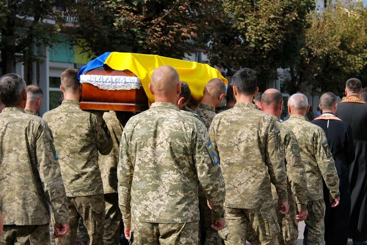 Коломияни провели в останню дорогу захисника Олександра Шарого 7