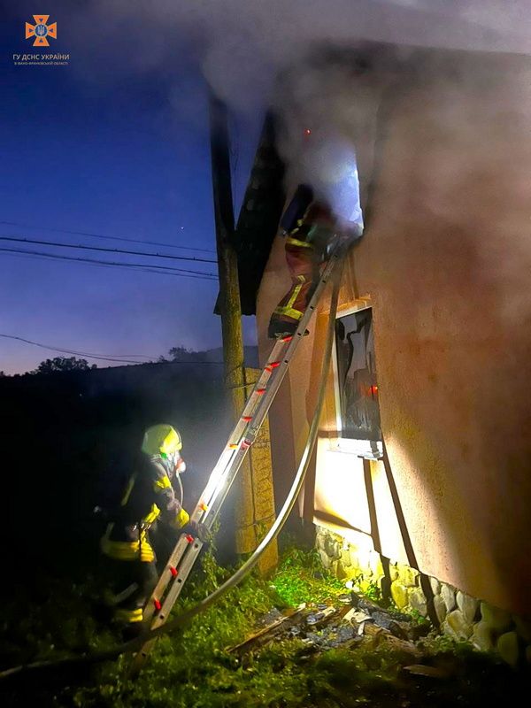 Вдосвіта на Прикарпатті знову палав магазин 1